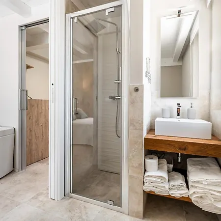 Di Ada - Modern Design - Airco, Private Pool & Near The Vila