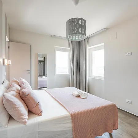 Di Ada - Modern Design - Airco, Private Pool & Near The Villa *