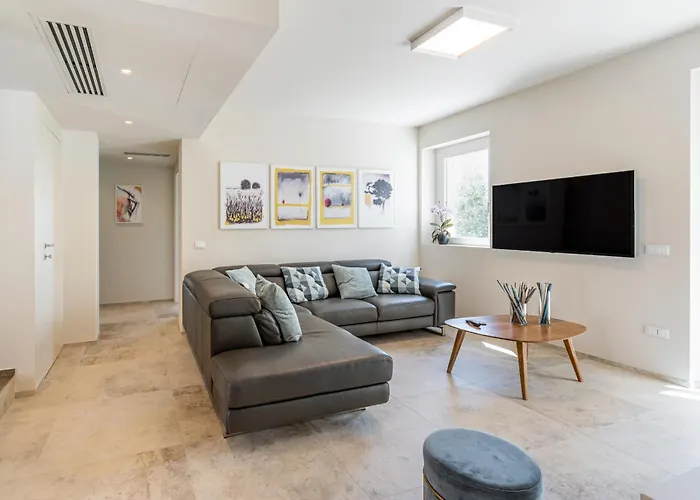 Di Ada - Modern Design - Airco, Private Pool & Near The *